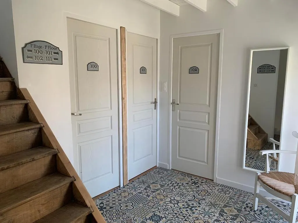 Gite 3 Chambres En Bord De Rance La Ville-ès-Nonais 0*,