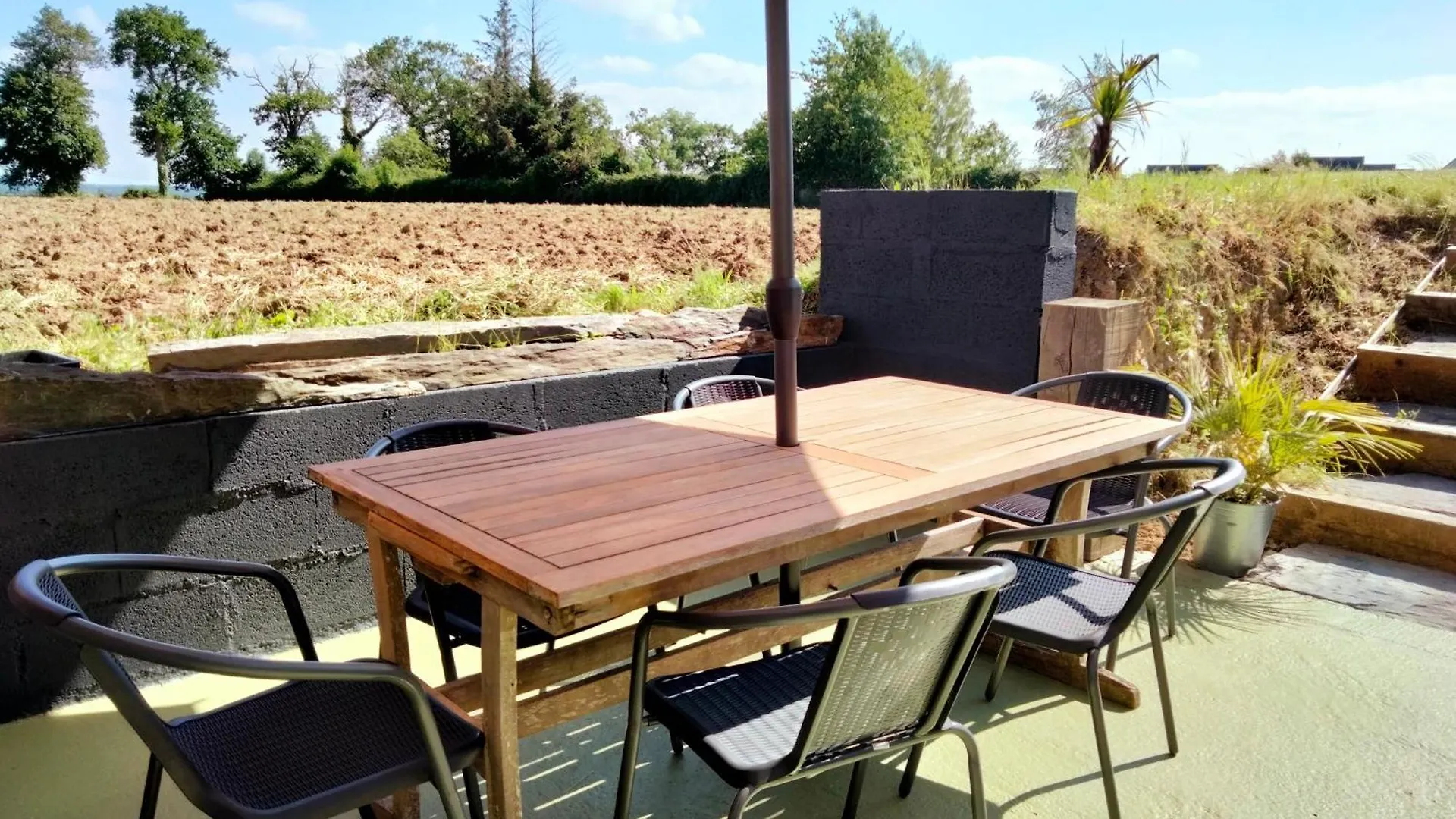 Gite 3 Chambres En Bord De Rance La Ville-ès-Nonais Frankrike